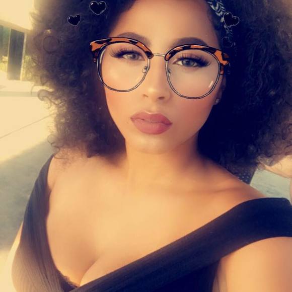 Meet your Posher, Serena - Picture 1 of 1